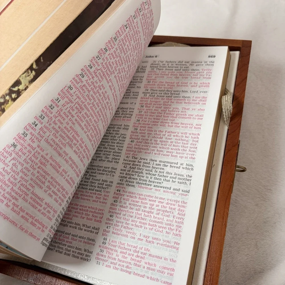 Vintage 1976‎ Memorial Protestant Edition Holy Bible In Cedar Wood Box USA Read